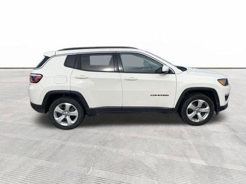 Used 2018 Jeep Compass Latitude w/ Cold Weather Group FWD image 8