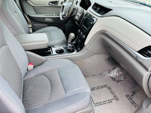 Used 2015 Chevrolet Traverse LT image 13