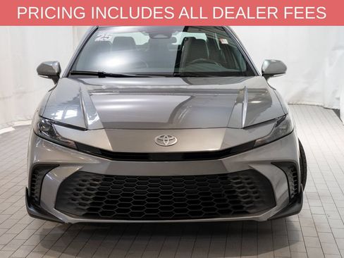 Used 2025 Toyota Camry SE FWD image 2