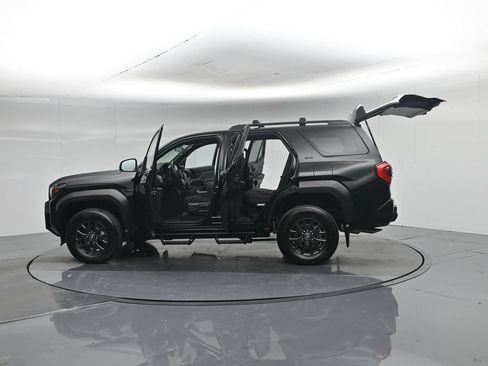 Used 2025 Toyota 4Runner SR5 AWD/4WD image 37