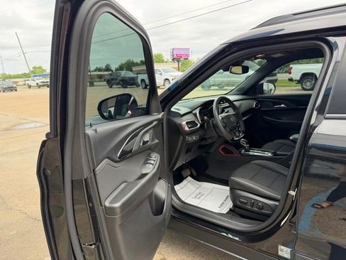 Used 2023 Chevrolet TrailBlazer RS w/ Convenience Package FWD image 9