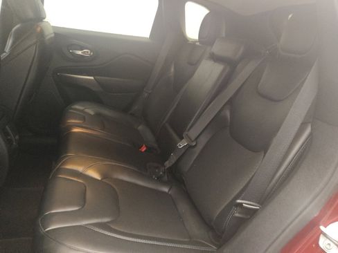 Used 2020 Jeep Cherokee Latitude Plus FWD image 18