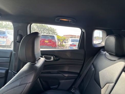 Used 2025 Jeep Compass Trailhawk AWD/4WD image 21