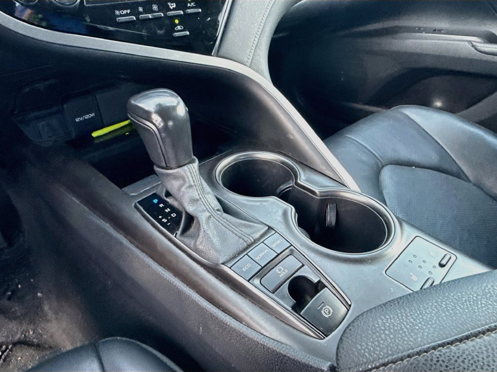 Used 2022 Toyota Camry XSE FWD image 17