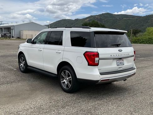 Used 2024 Ford Expedition XLT RWD image 4