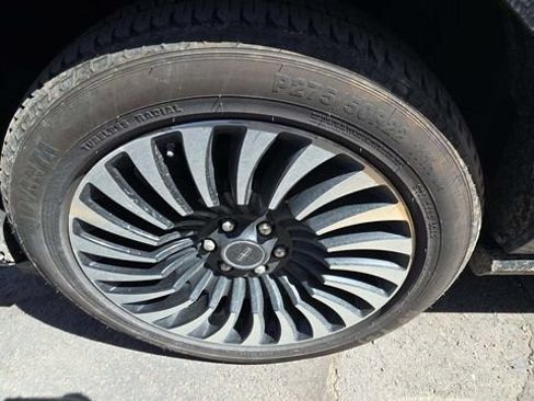 Used 2025 Lincoln Navigator Reserve AWD/4WD image 16