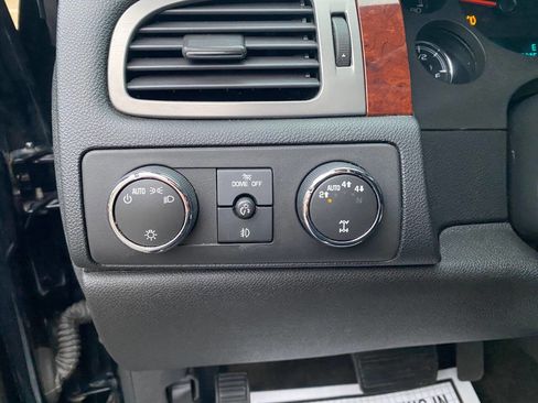 Used 2012 Chevrolet Avalanche LTZ image 21