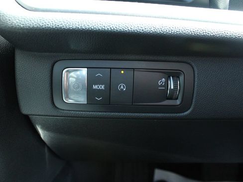 Used 2025 Chevrolet Traverse LT FWD image 34
