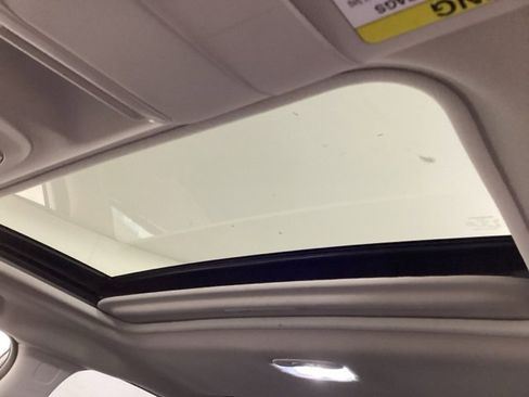 Used 2022 Subaru Crosstrek 2.5i Sport w/ Moonroof Package image 13