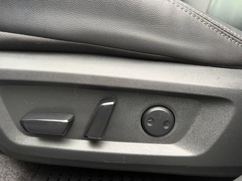 Used 2023 Nissan Rogue SL w/ SL Premium Package image 29