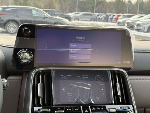 Used 2026 Lexus LX 600 4WD w/ Luxury Package image 10