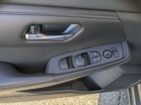 Used 2023 Nissan Sentra SV image 10