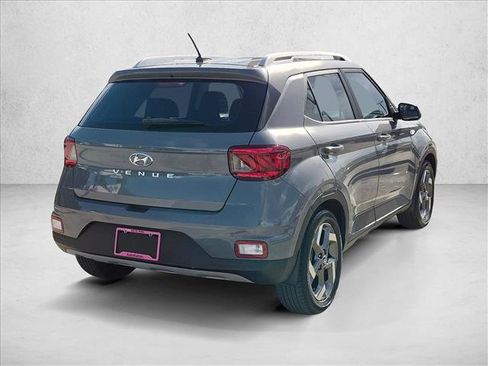 Used 2023 Hyundai Venue SEL FWD image 5