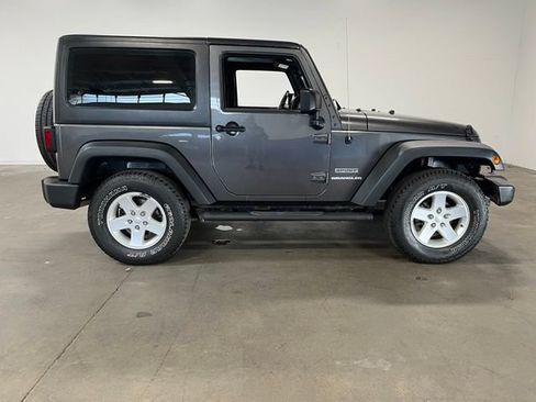 Used 2016 Jeep Wrangler Sport w/ Quick Order Package 24S AWD/4WD image 2