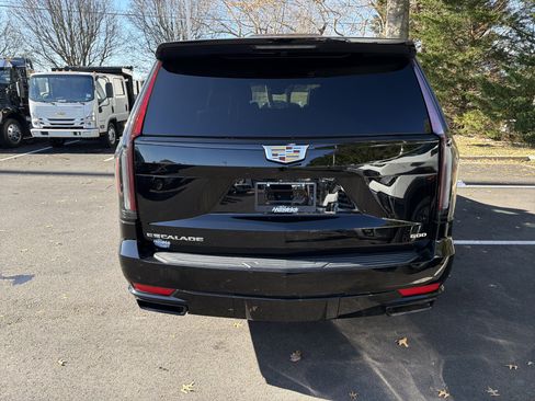 Used 2023 Cadillac Escalade ESV Sport w/ Touring Package image 9