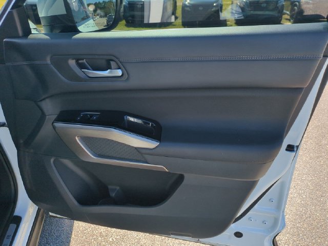 Used 2025 Nissan Pathfinder Platinum AWD/4WD image 35