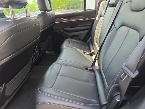 Used 2023 Jeep Grand Cherokee Limited w/ Luxury Tech Group II RWD image 29