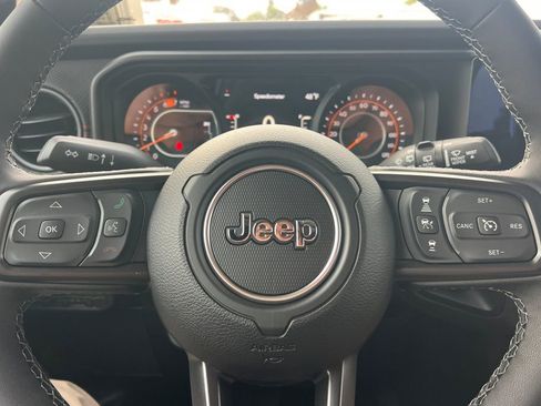 New 2026 Jeep Wrangler Unlimited Rubicon w/ Technology Group image 24