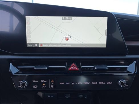 Certified 2024 Kia Niro SX image 25