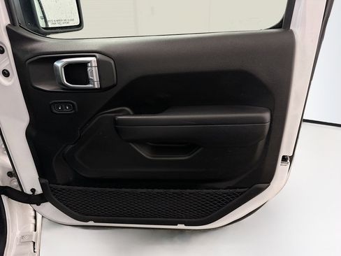 Used 2024 Jeep Wrangler Sport S image 32