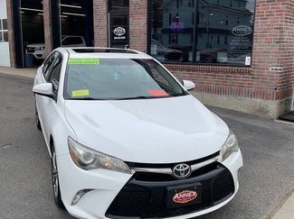 Used 2016 Toyota Camry SE w/ Moonroof Package FWD video 1