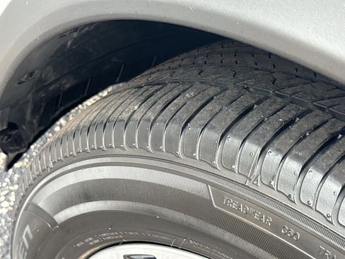 Used 2019 Nissan Rogue SV w/ Premium Package FWD image 10