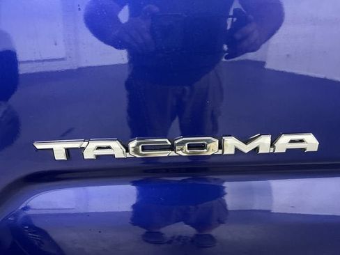 Used 2022 Toyota Tacoma TRD Sport w/ TRD Premium Sport Package AWD/4WD image 32