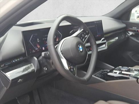 Used 2024 BMW 530i RWD image 10