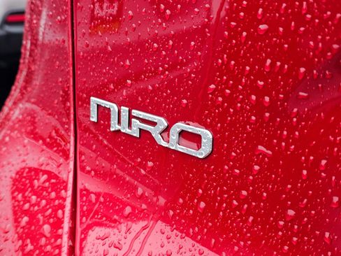 Used 2024 Kia Niro EX Touring image 17