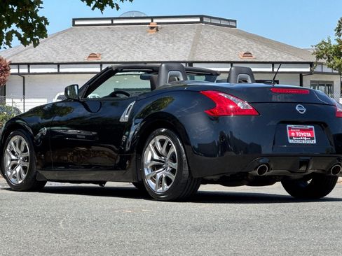 Used 2014 Nissan 370Z Roadster RWD image 3