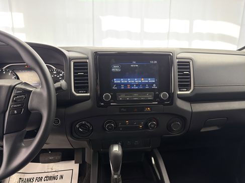 Used 2024 Nissan Frontier SV w/ Technology Package image 8