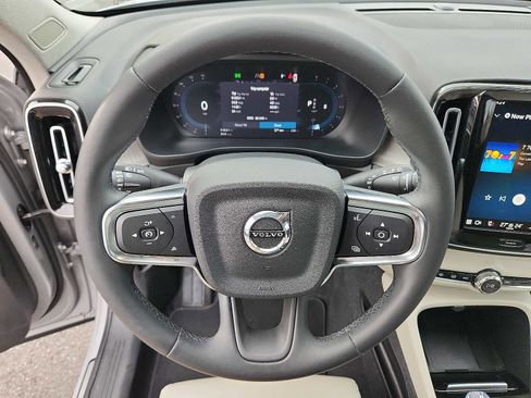 Certified 2023 Volvo XC40 B5 Plus w/ Protection Package Premier image 18