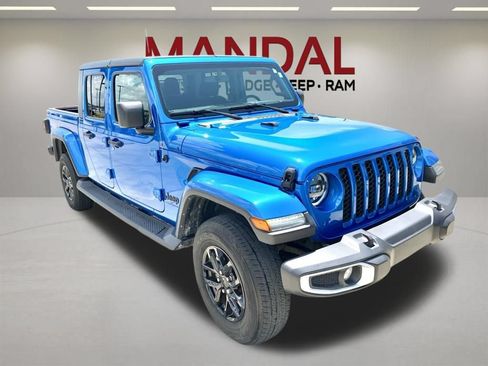 Used 2023 Jeep Gladiator Sport AWD/4WD image 3