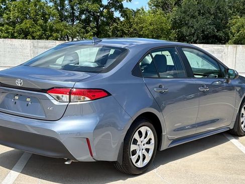 Used 2025 Toyota Corolla LE FWD image 4