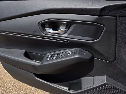 Used 2023 Honda Accord EX image 16