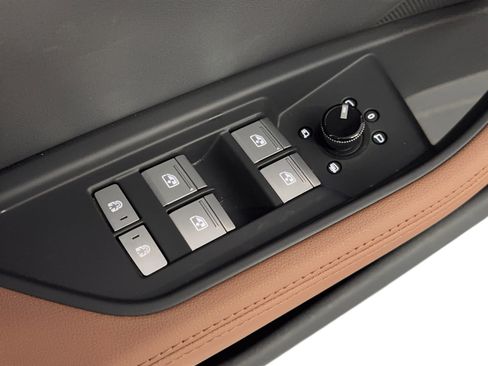 Used 2021 Audi e-tron Premium Plus w/ Premium Plus Package image 15