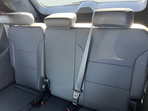 Used 2025 Buick Enclave Preferred image 31