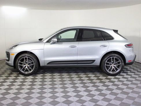 Certified 2025 Porsche Macan image 2