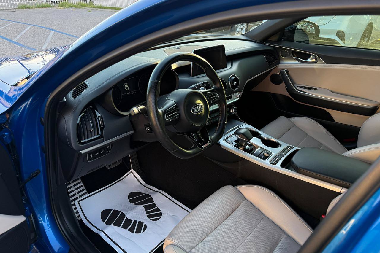 Used 2018 Kia Stinger GT2 AWD/4WD image 18