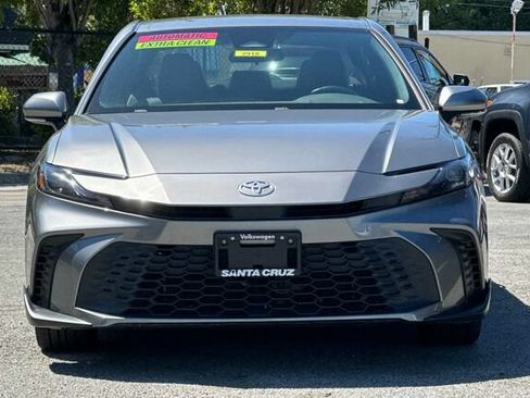 Used 2025 Toyota Camry SE FWD image 9