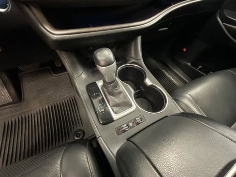 Used 2016 Toyota Highlander Limited image 17