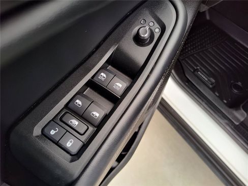 Used 2024 Jeep Grand Cherokee Altitude AWD/4WD image 16