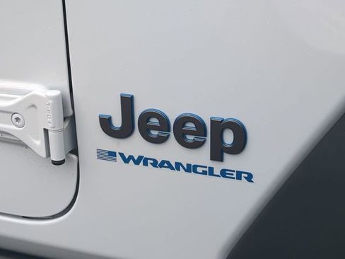 Used 2025 Jeep Wrangler Unlimited Rubicon 4xe w/ Convenience Group image 13