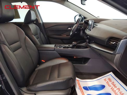 Used 2023 Nissan Rogue SV w/ SV Premium Package image 45