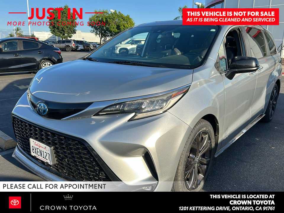 Used 2021 Toyota Sienna XSE w/ XSE Plus Package FWD image 1