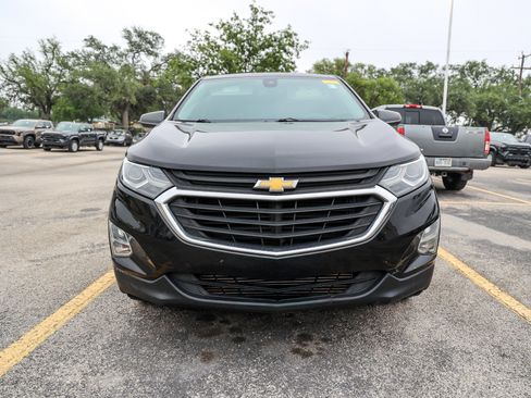 Used 2020 Chevrolet Equinox LS w/ LS Convenience Package FWD image 4