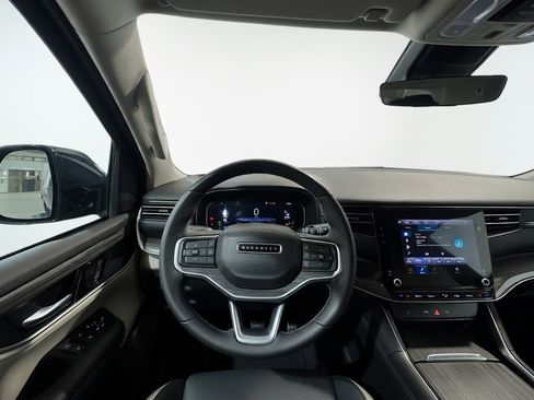 Used 2022 Jeep Wagoneer Series II RWD image 7