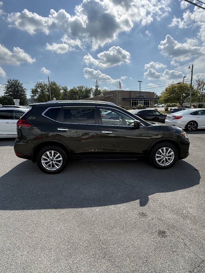 Used 2017 Nissan Rogue SV w/ SV Premium Package AWD/4WD image 5
