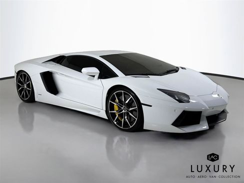 Used 2017 Lamborghini Aventador LP 700-4 AWD/4WD image 3