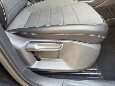 Used 2023 Volkswagen Taos SE w/ Panoramic Sunroof Package AWD/4WD image 26